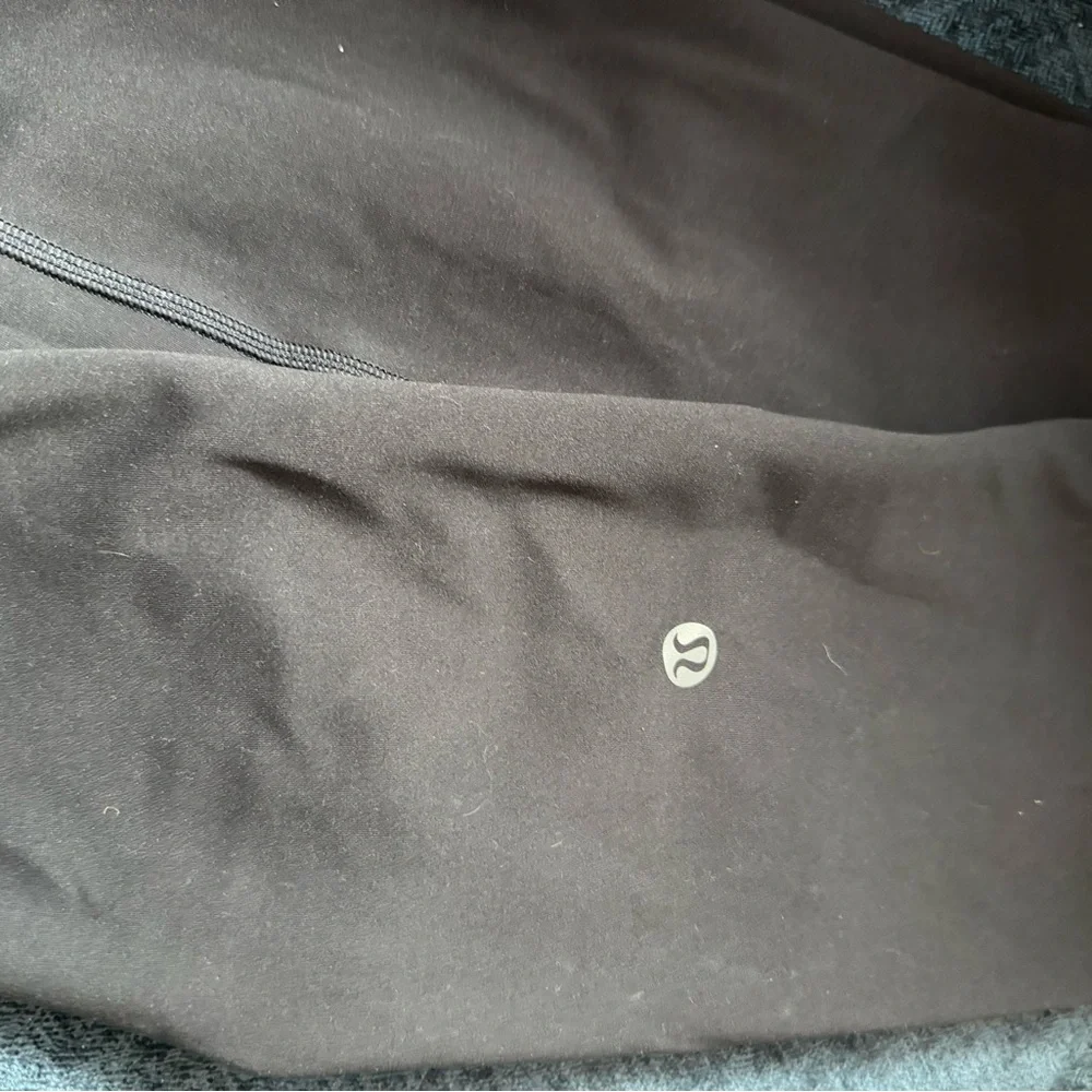 Lululemon Black Athletic Leggings with Subtle Logo - Picture 1 of 3